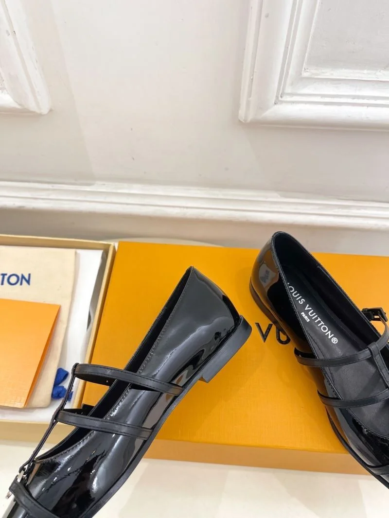 Louis Vuitton Flat Shoes Compact 31289