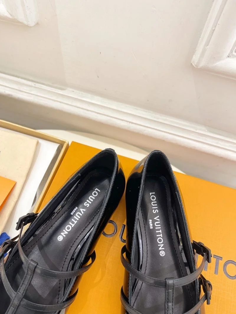 Louis Vuitton Flat Shoes Compact 31289