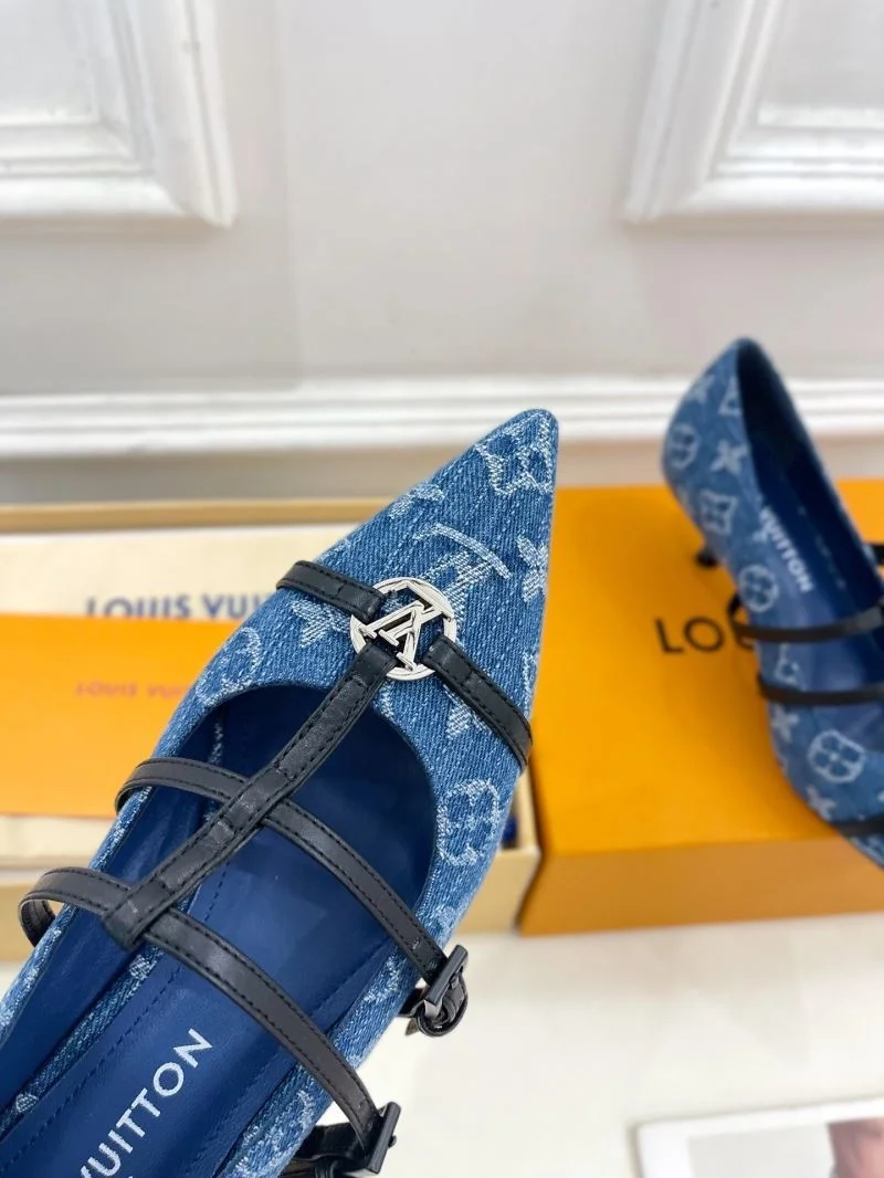 Louis Vuitton Flat Shoes Refined 31301