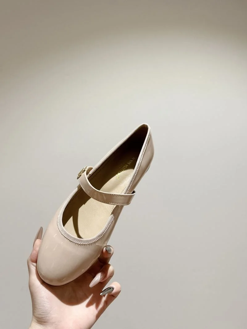 Louis Vuitton Flat Shoes Cozy 31275