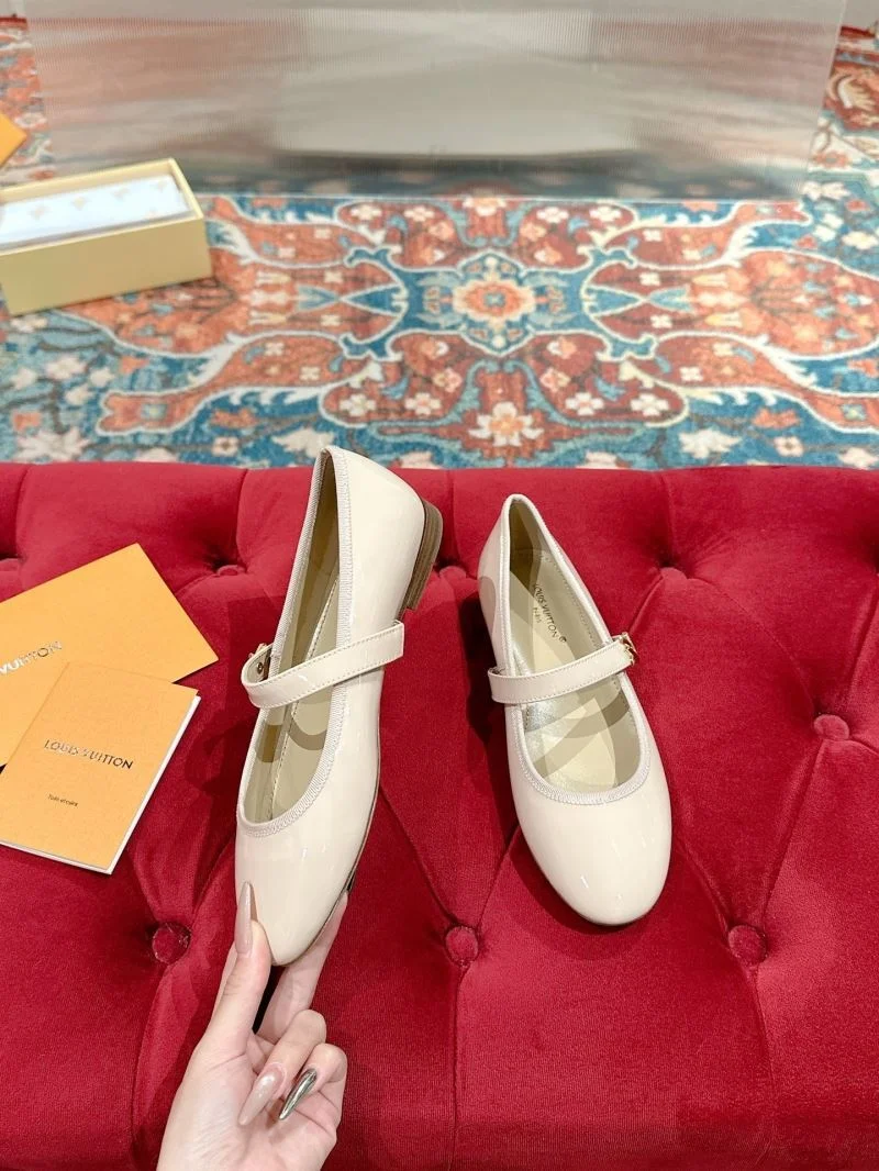 Louis Vuitton Flat Shoes Cozy 31275