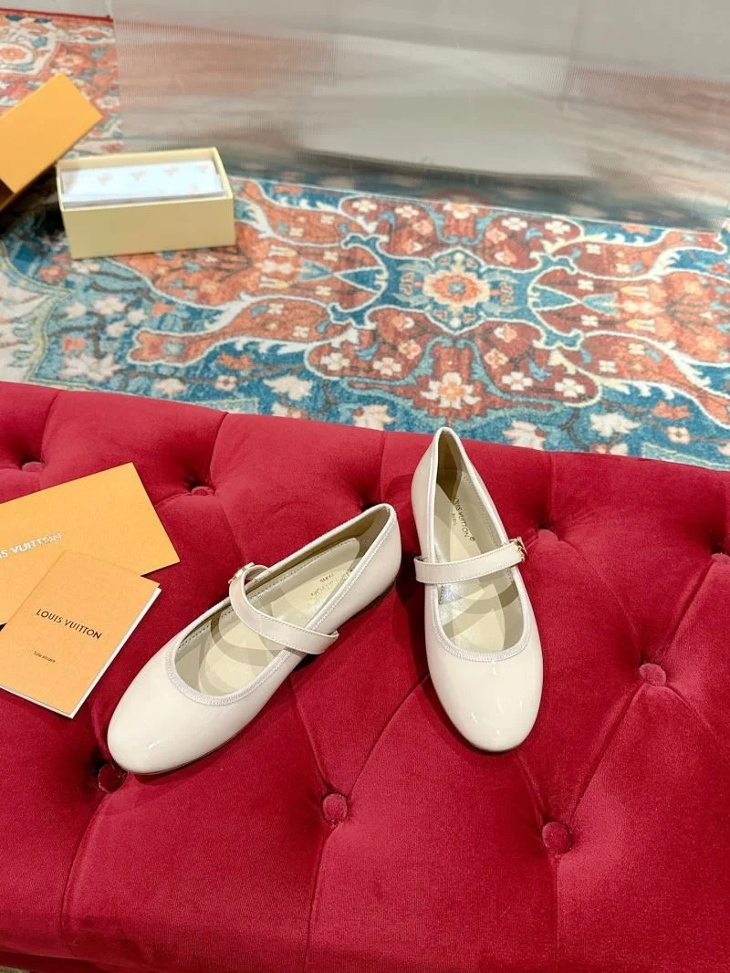 Louis Vuitton Flat Shoes Cozy 31275