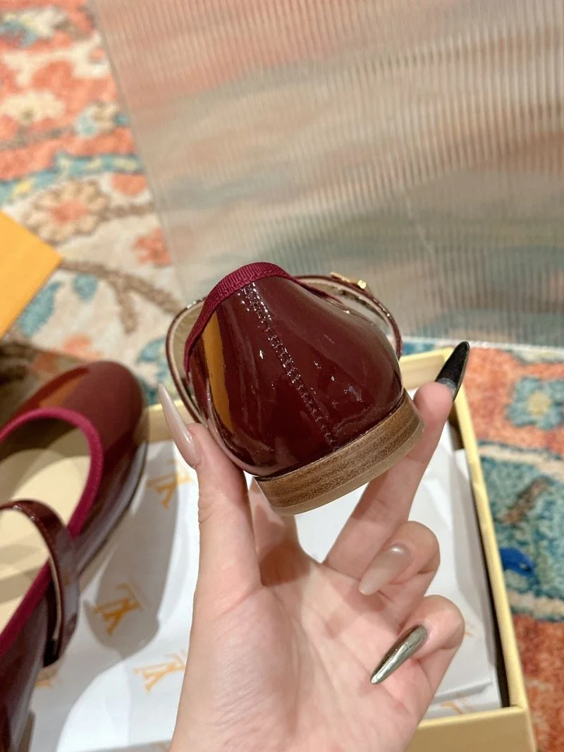 Louis Vuitton Flat Shoes Durable 31271