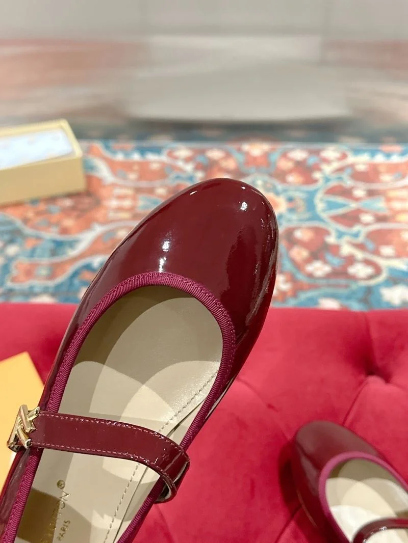 Louis Vuitton Flat Shoes Durable 31271