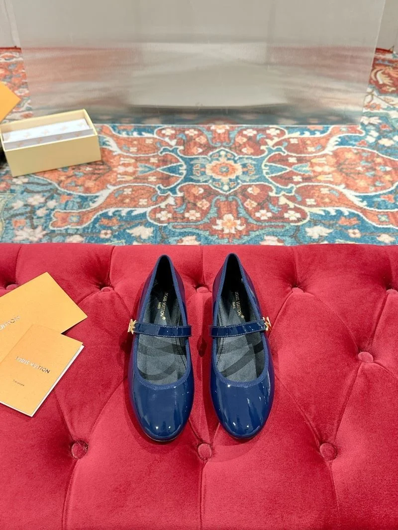 Louis Vuitton Flat Shoes Stylish 31270