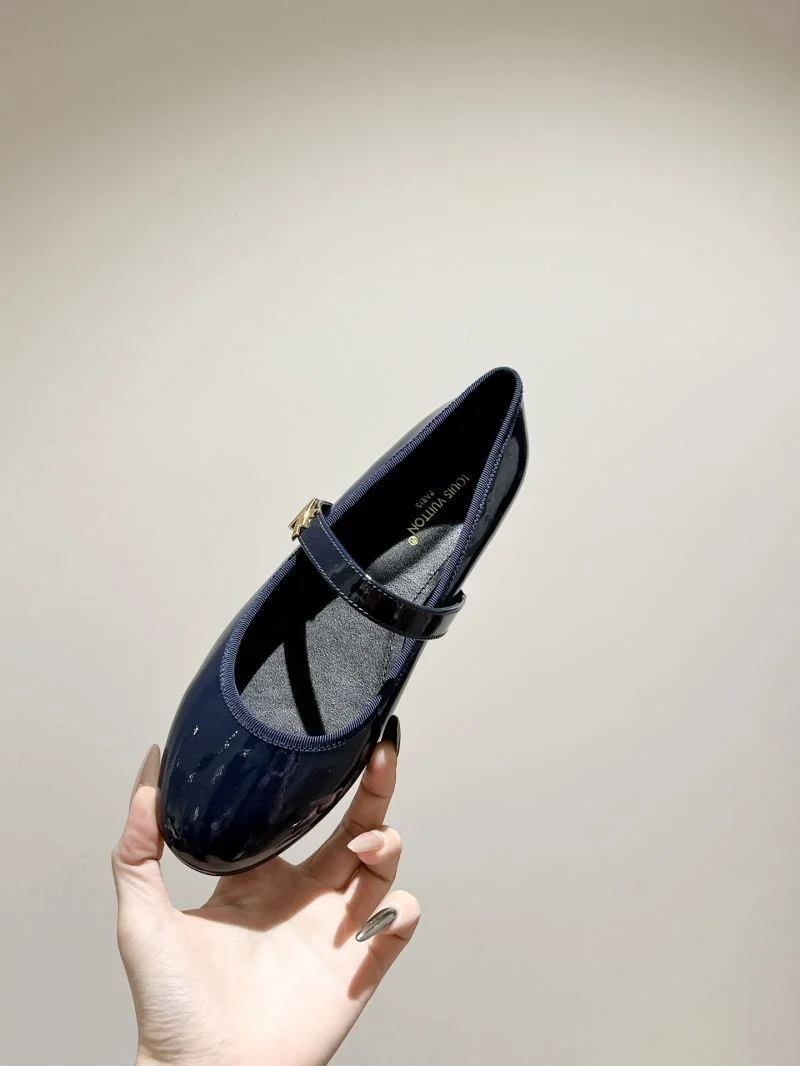 Louis Vuitton Flat Shoes Stylish 31270