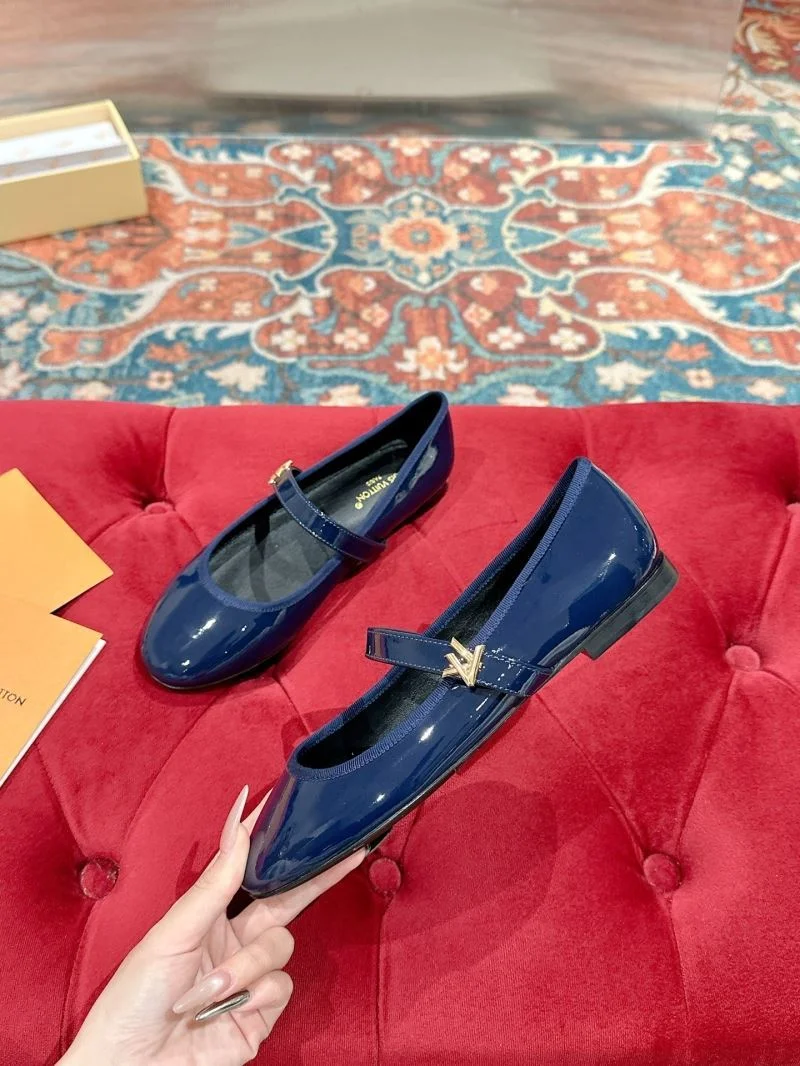 Louis Vuitton Flat Shoes Stylish 31270