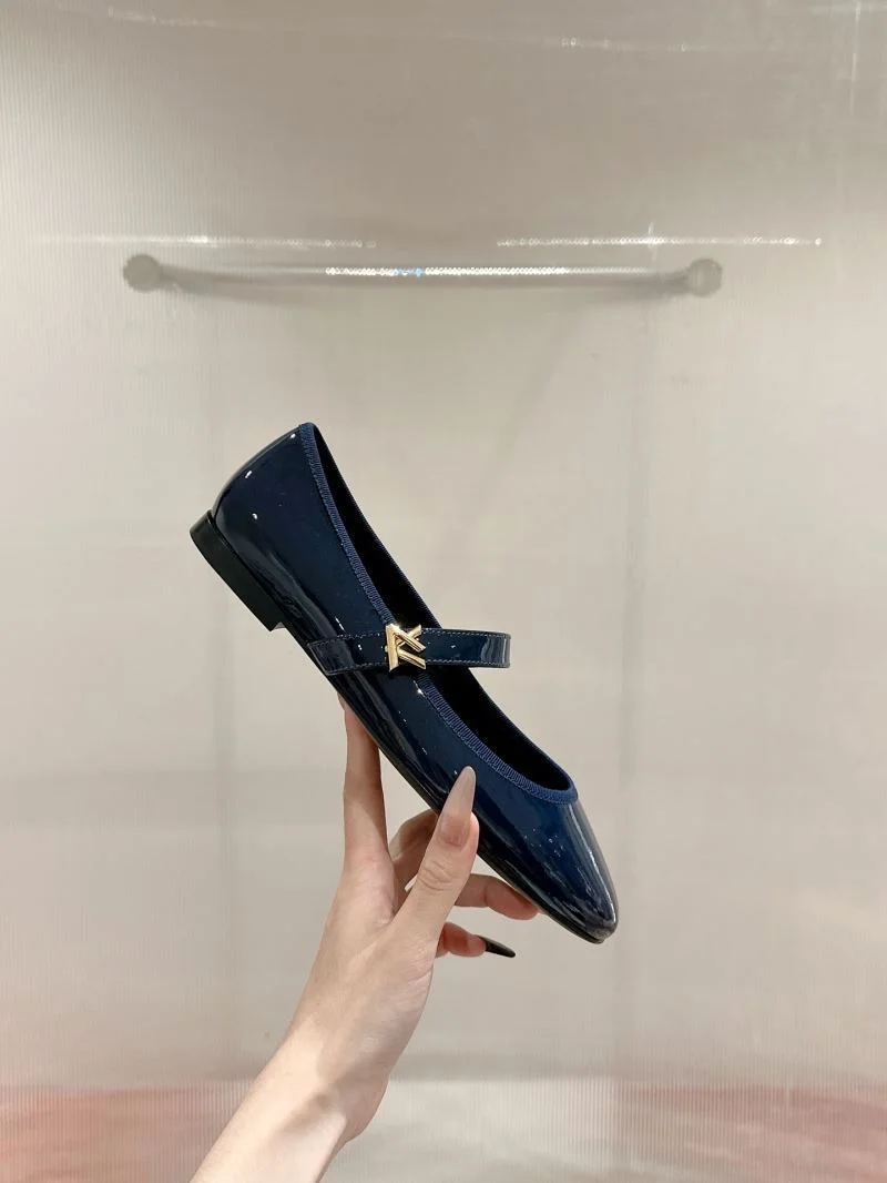 Louis Vuitton Flat Shoes Stylish 31270