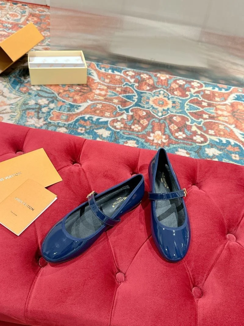 Louis Vuitton Flat Shoes Stylish 31270