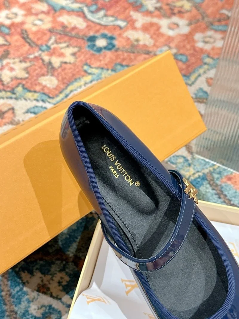 Louis Vuitton Flat Shoes Stylish 31270