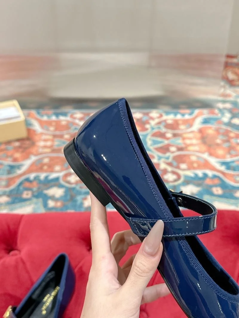 Louis Vuitton Flat Shoes Stylish 31270