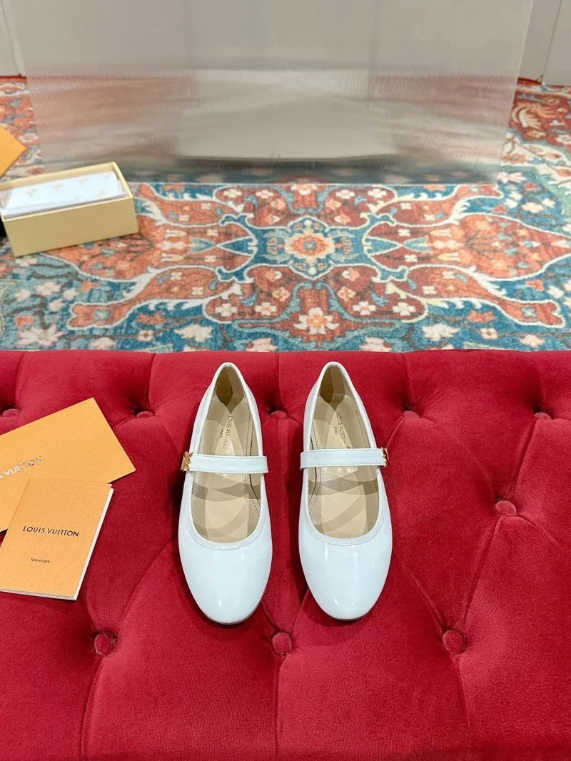 Modern Louis Vuitton Flat Shoes 31252