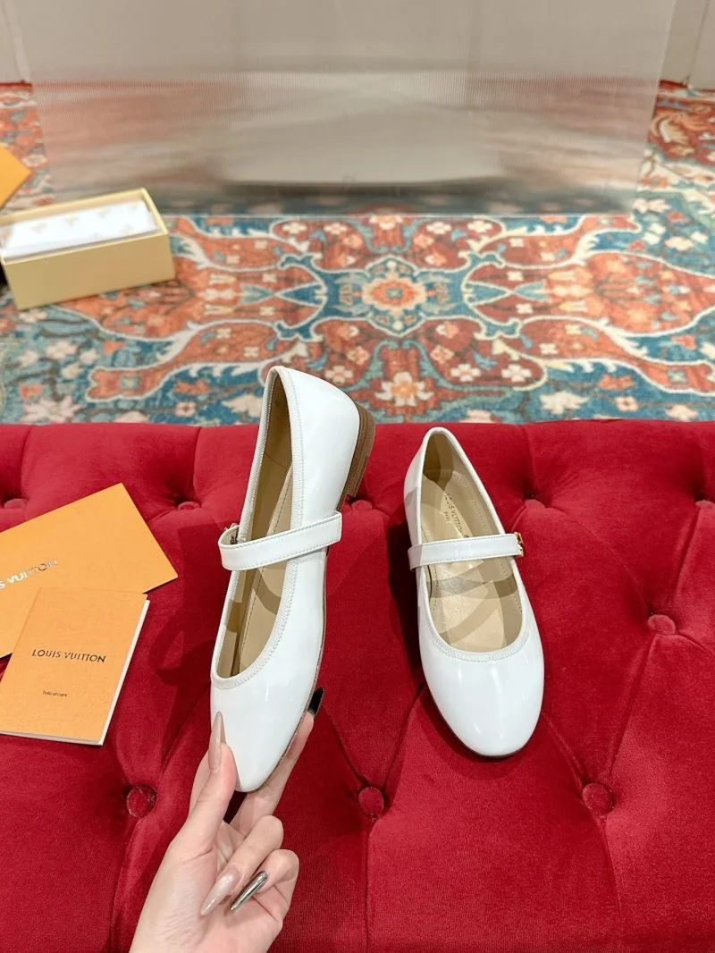 Modern Louis Vuitton Flat Shoes 31252