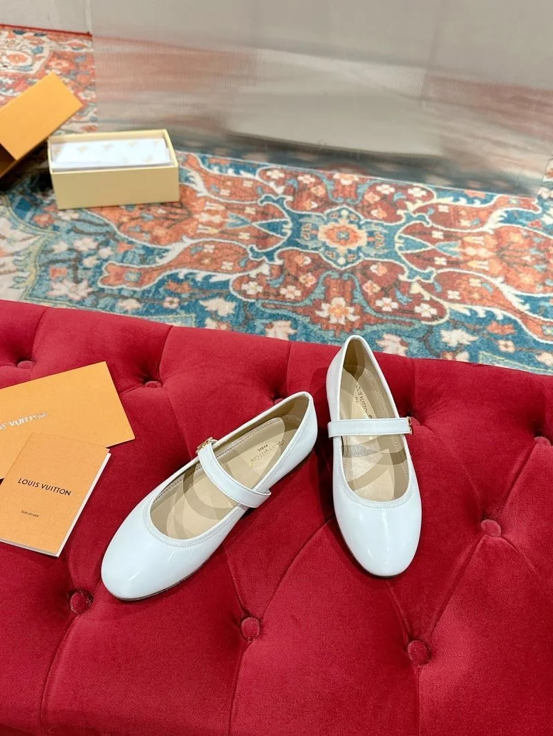 Modern Louis Vuitton Flat Shoes 31252