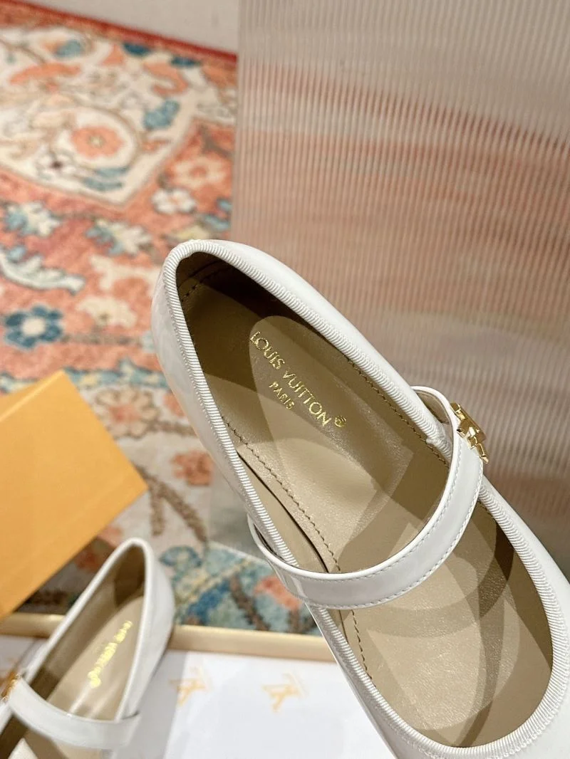 Modern Louis Vuitton Flat Shoes 31252
