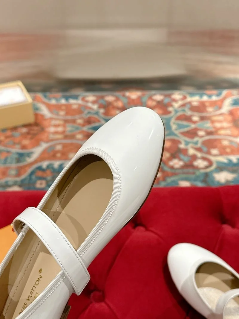 Modern Louis Vuitton Flat Shoes 31252