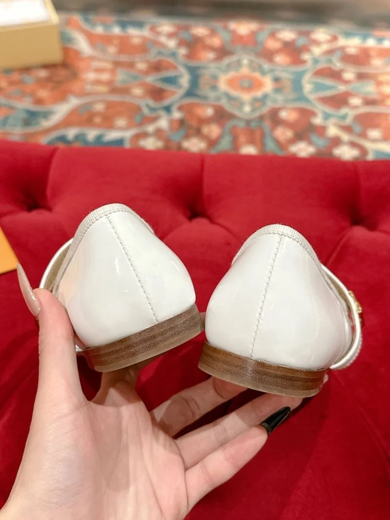 Modern Louis Vuitton Flat Shoes 31252