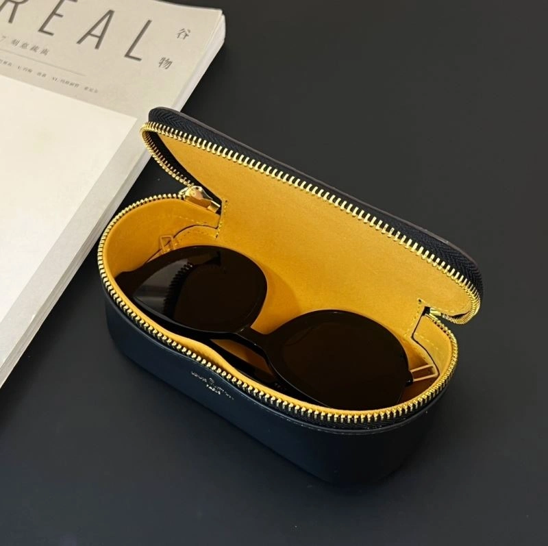Louis Vuitton Glass Boxes TimelessDesign 262818
