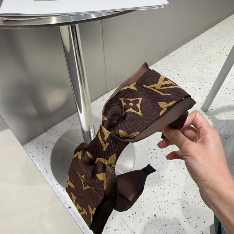Compact Louis Vuitton Hair Hoop 264056