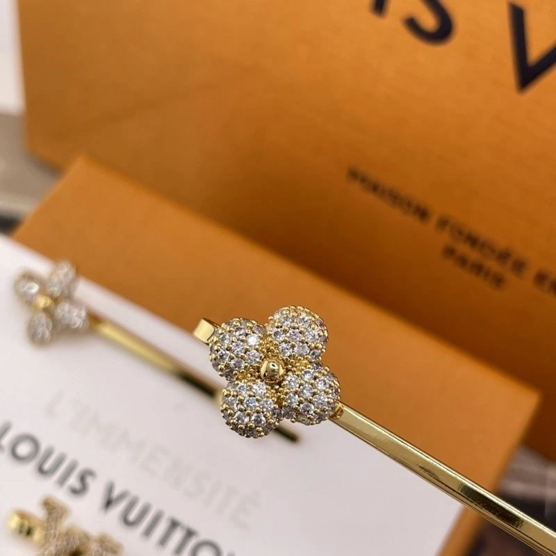 Fashionable Louis Vuitton Hairpins 249769