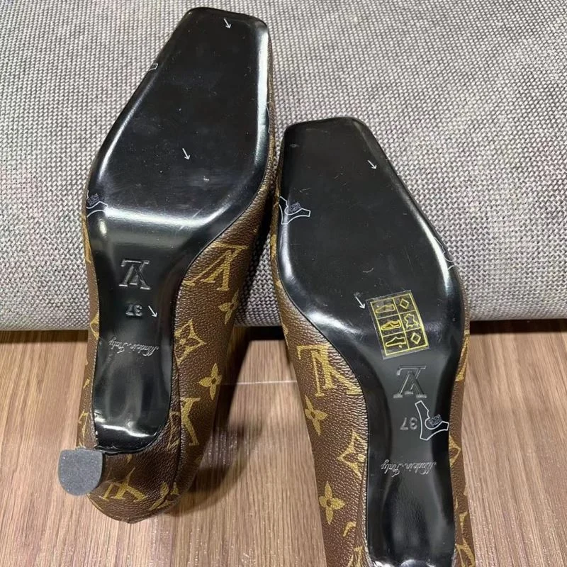 Louis Vuitton Heeled Shoes Versatile 32376