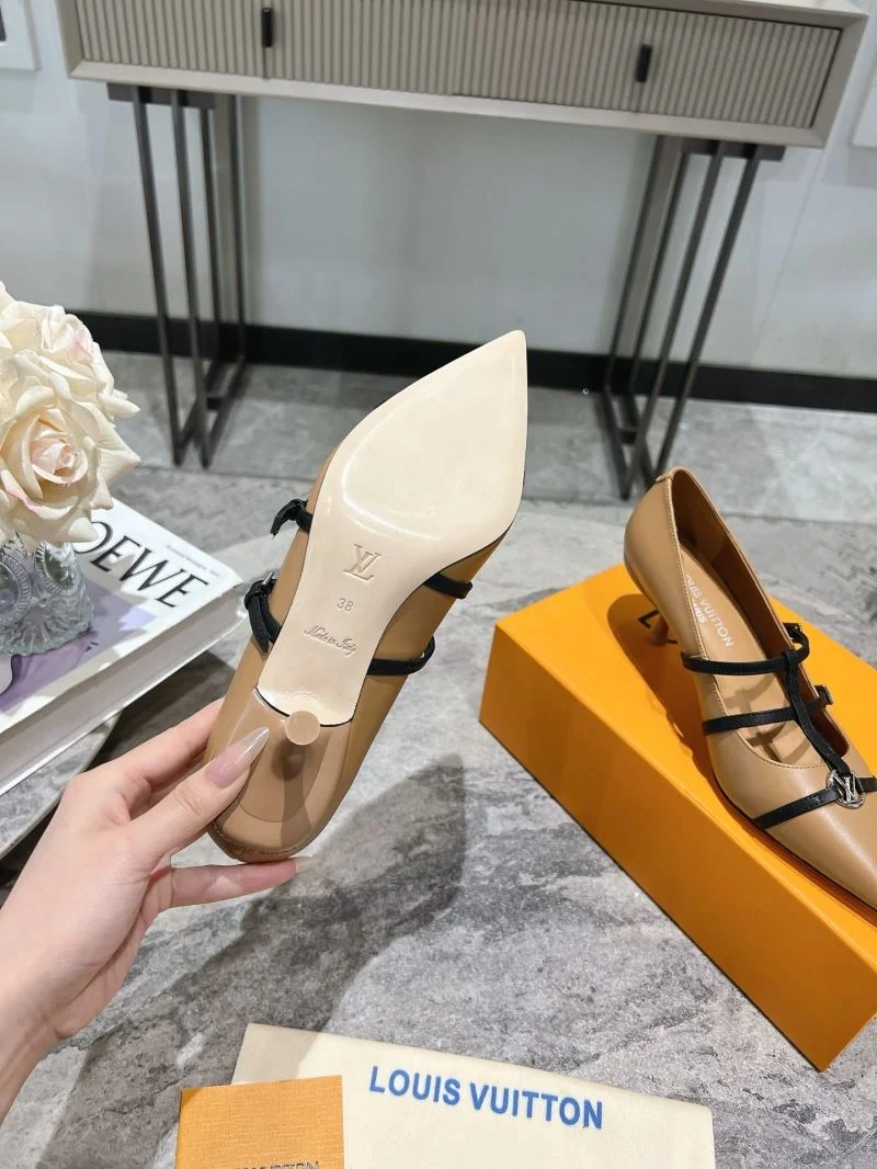 Versatile Louis Vuitton Heeled Shoes 32354