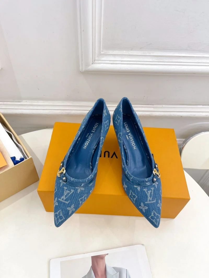 Snug Louis Vuitton Heeled Shoes 32368