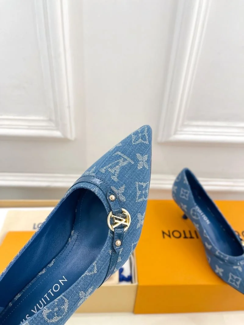 Snug Louis Vuitton Heeled Shoes 32368
