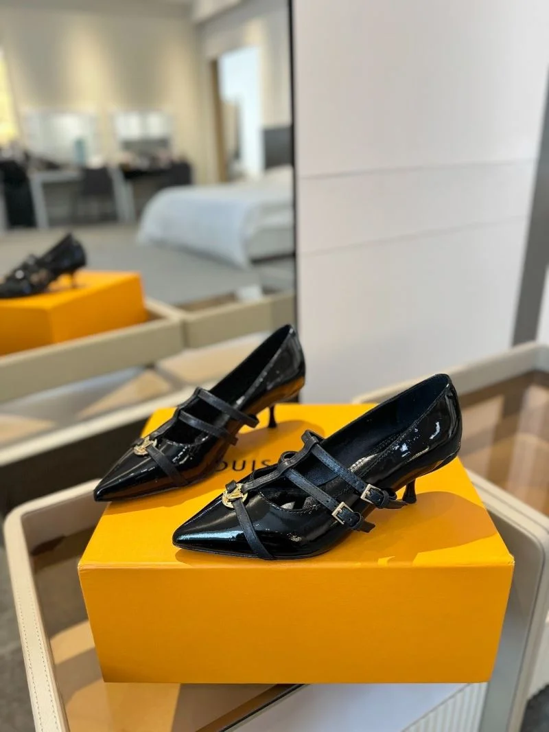MoistureWicking Louis Vuitton Heeled Shoes 31979