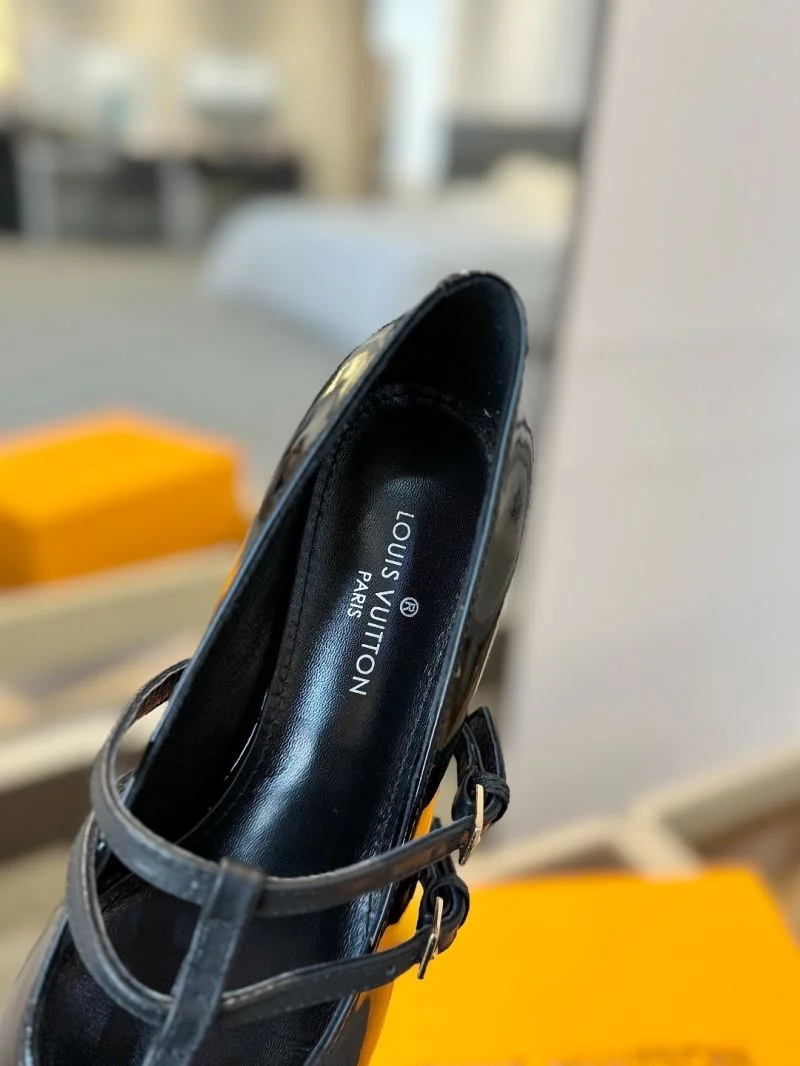 MoistureWicking Louis Vuitton Heeled Shoes 31979