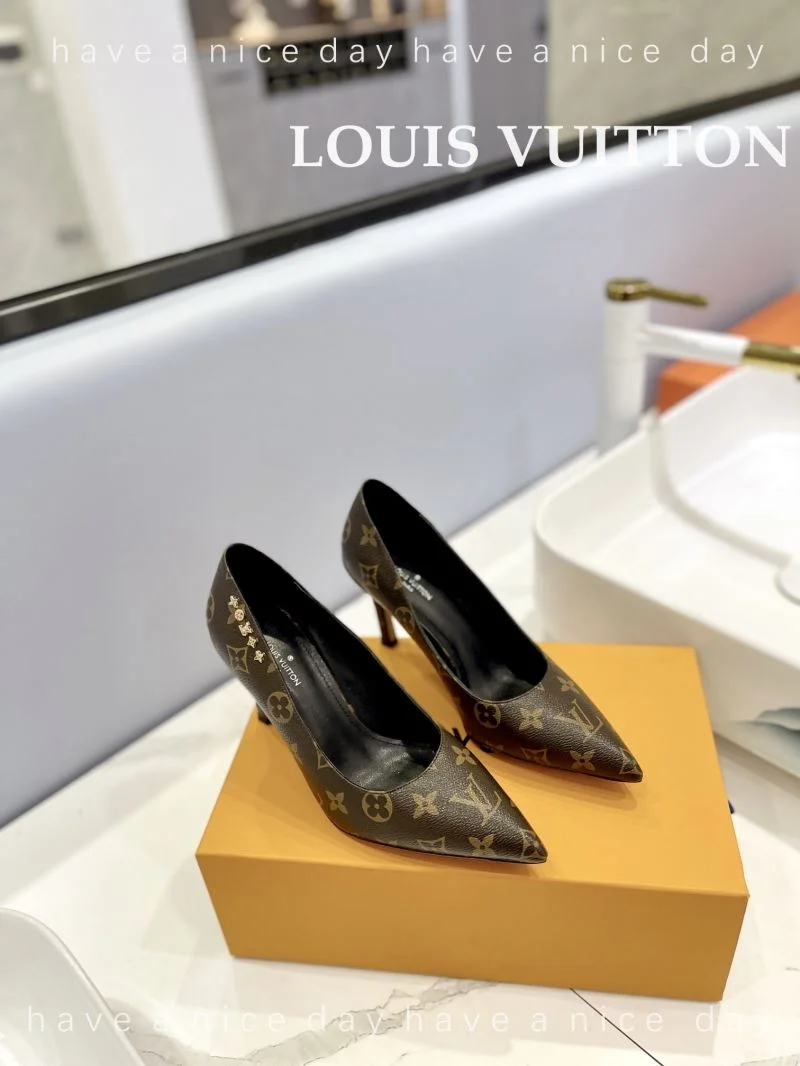 Louis Vuitton Heeled Shoes Durable 31968
