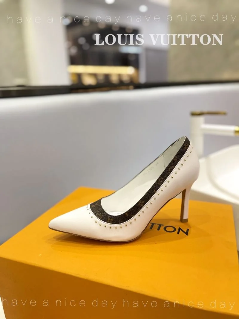 Minimalist Louis Vuitton Heeled Shoes 31963