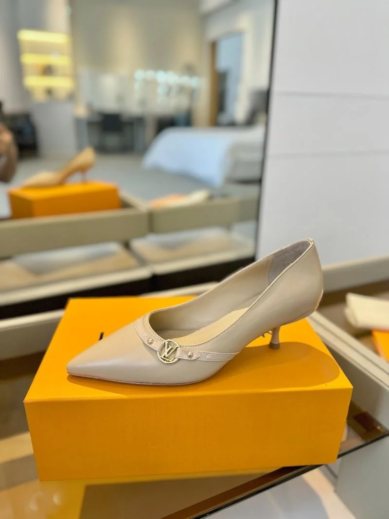 ComfortFit Louis Vuitton Heeled Shoes 31943
