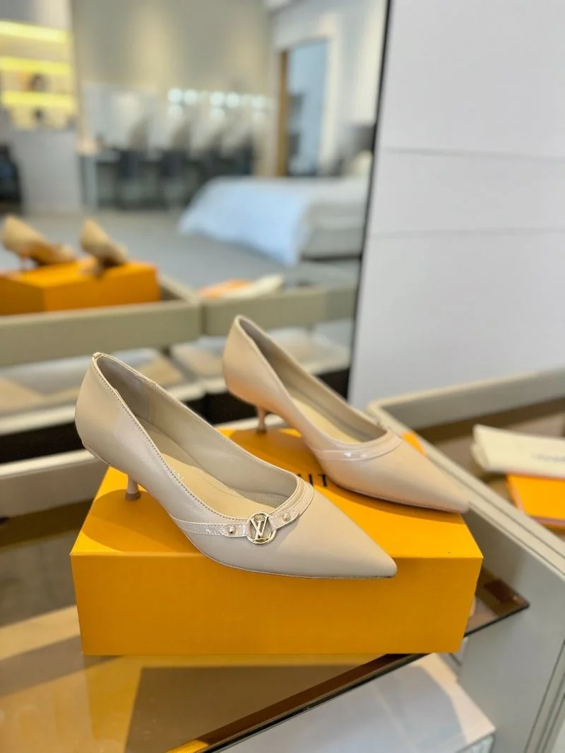 ComfortFit Louis Vuitton Heeled Shoes 31943