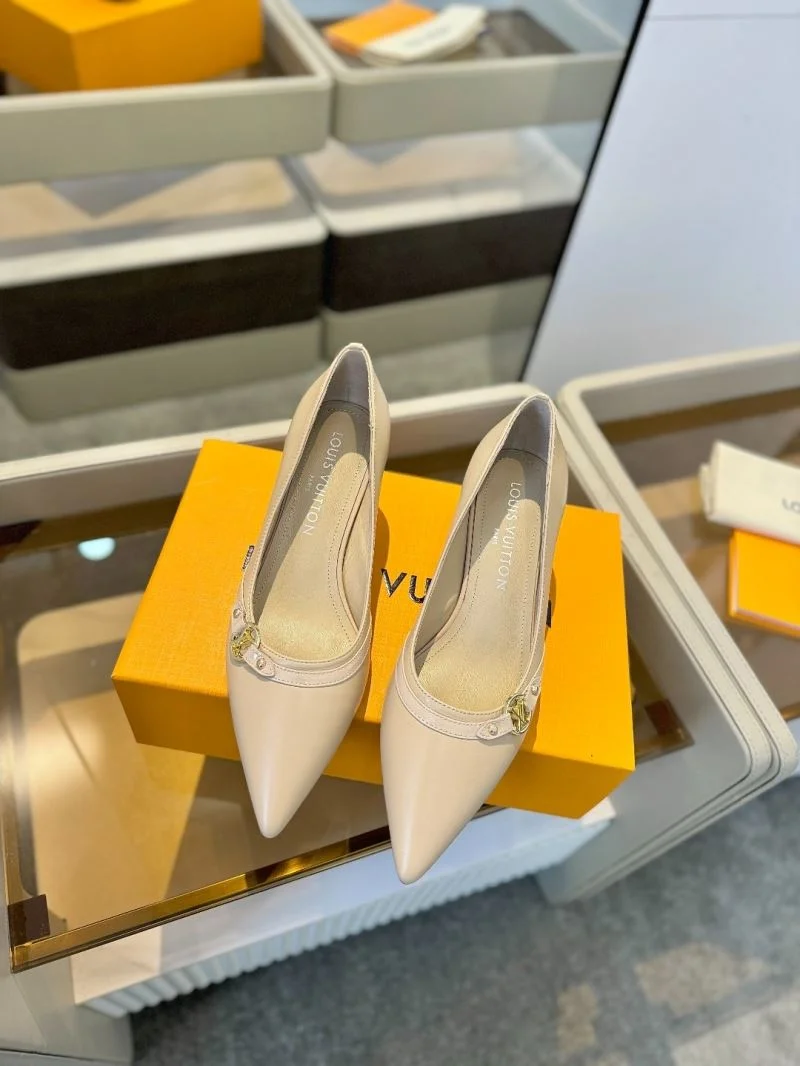 ComfortFit Louis Vuitton Heeled Shoes 31943