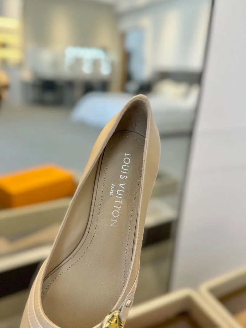 ComfortFit Louis Vuitton Heeled Shoes 31943