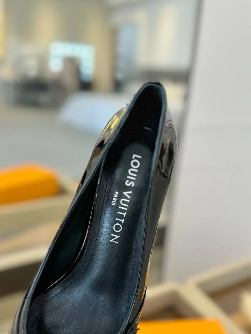 WaterResistant Louis Vuitton Heeled Shoes 31952