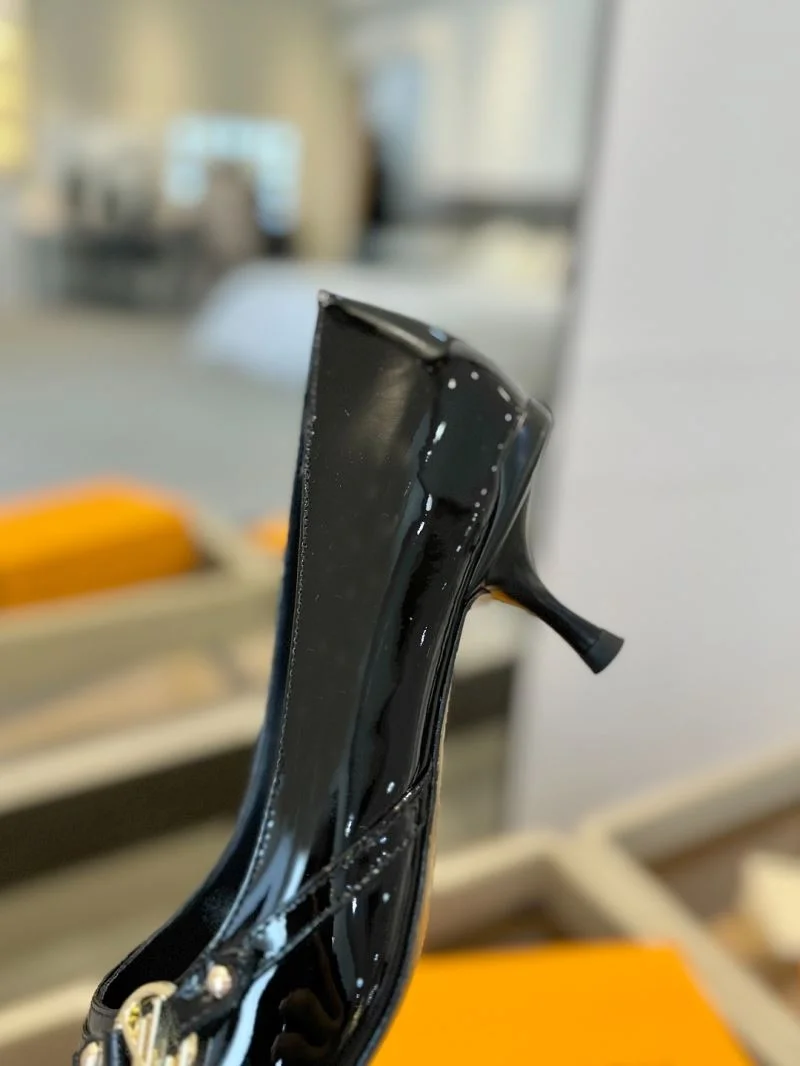 WaterResistant Louis Vuitton Heeled Shoes 31952