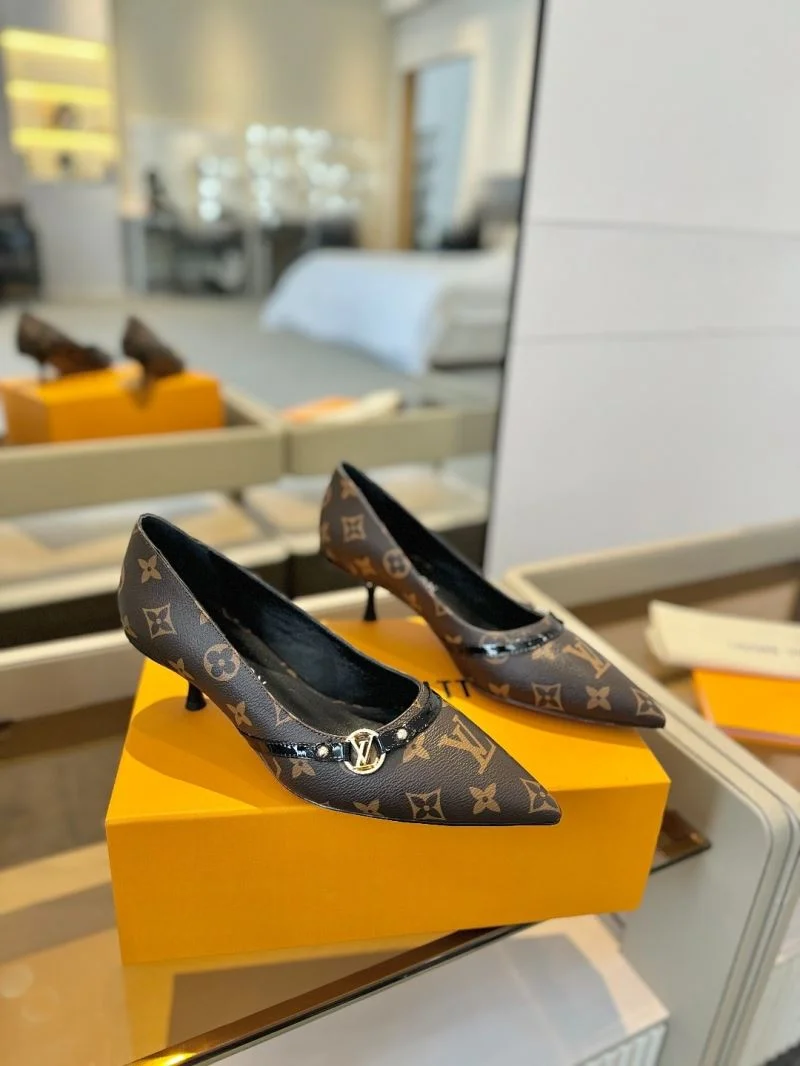 ModernLook Louis Vuitton Heeled Shoes 31948