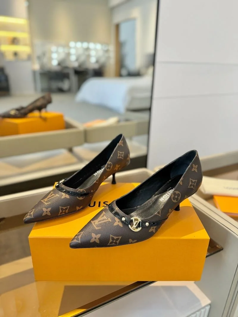 ModernLook Louis Vuitton Heeled Shoes 31948