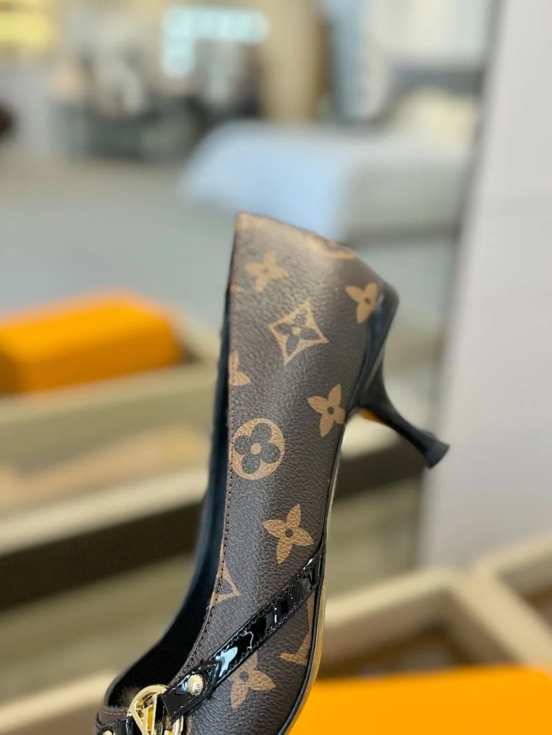 ModernLook Louis Vuitton Heeled Shoes 31948