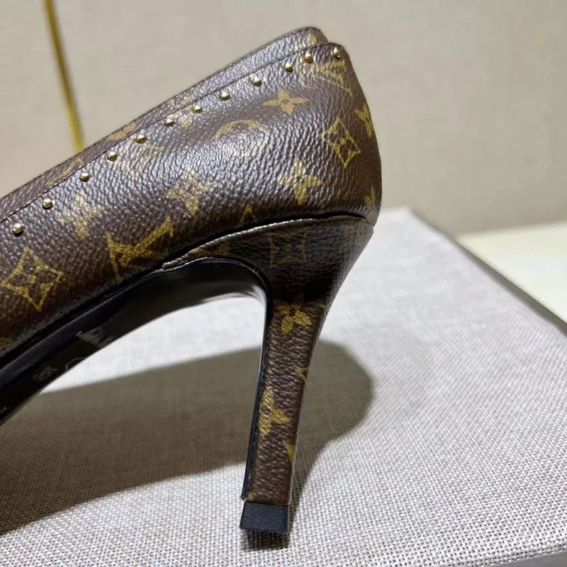 Flexible Louis Vuitton Heeled Shoes 31257