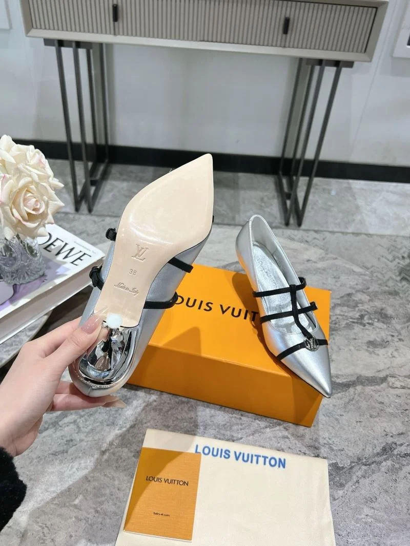 ModernLook Louis Vuitton Heeled Shoes 31242