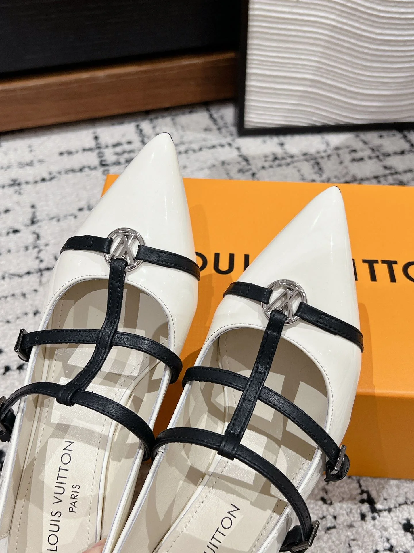 QuickDry Louis Vuitton Heeled Shoes 31237