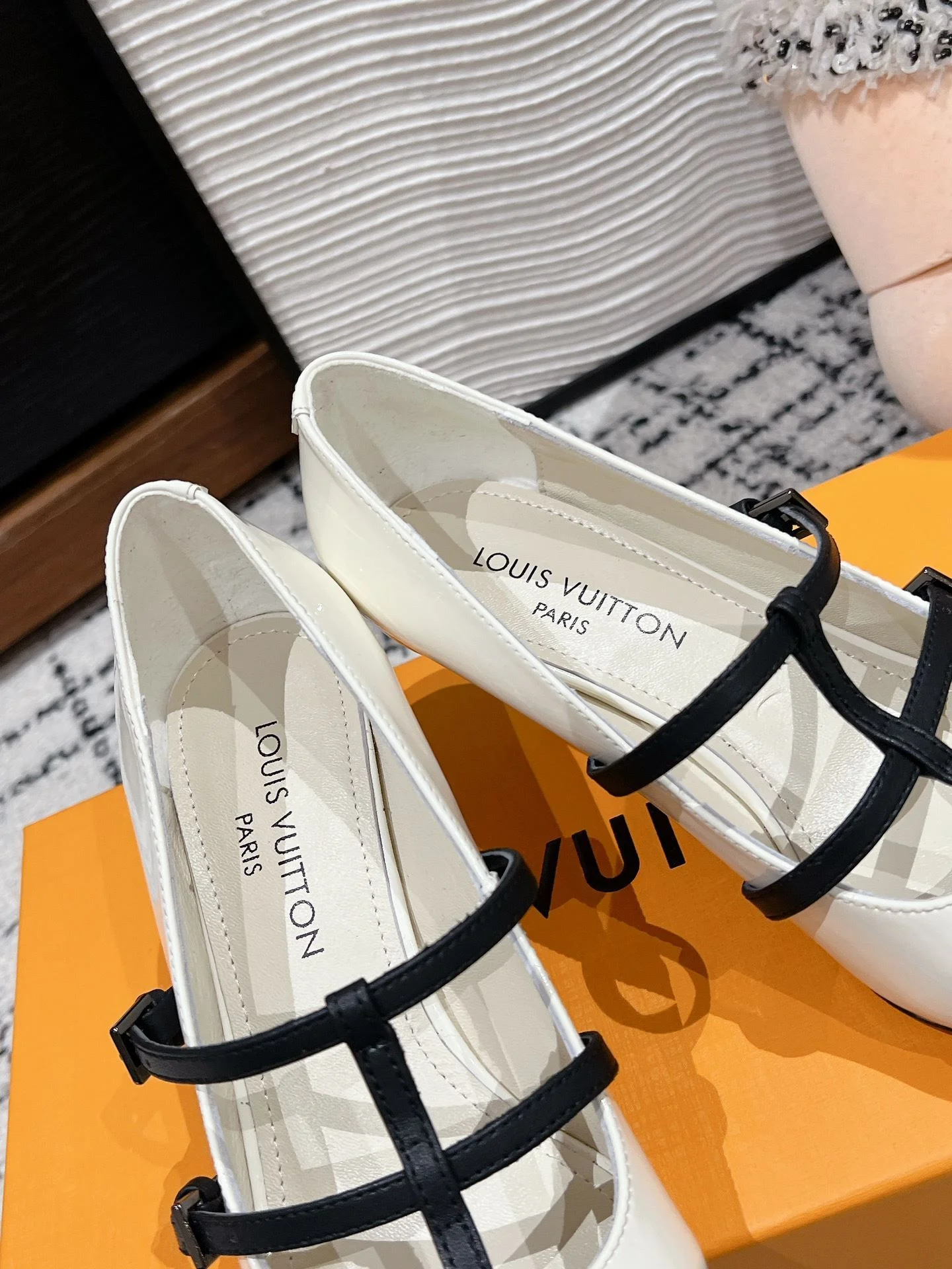 QuickDry Louis Vuitton Heeled Shoes 31237