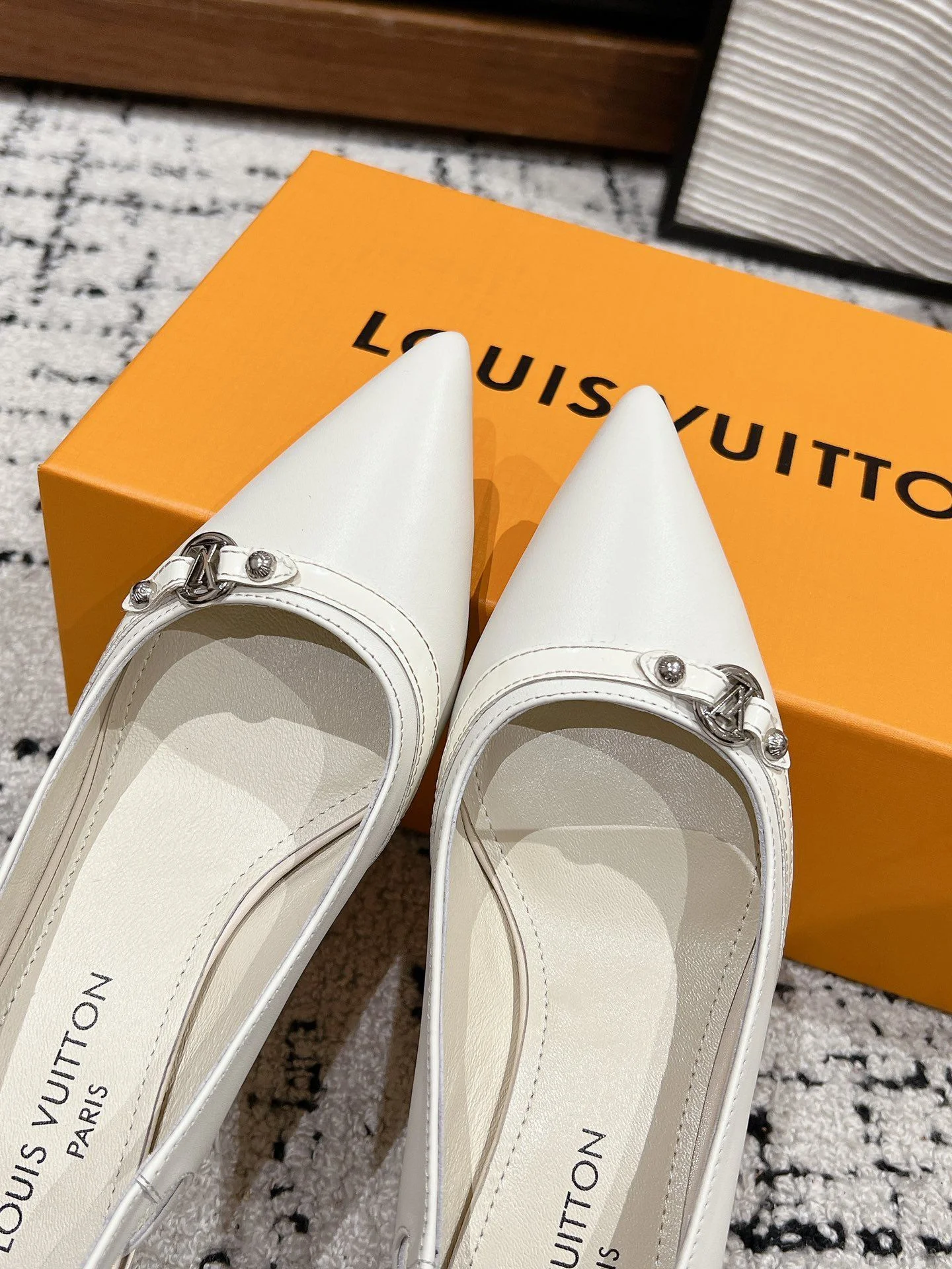NewStyle Louis Vuitton Heeled Shoes 31233