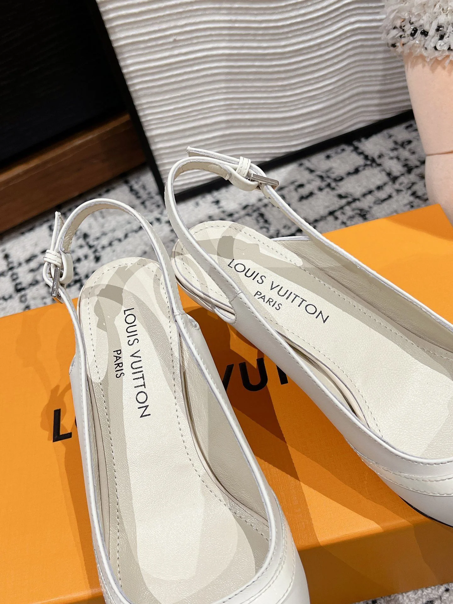 NewStyle Louis Vuitton Heeled Shoes 31233