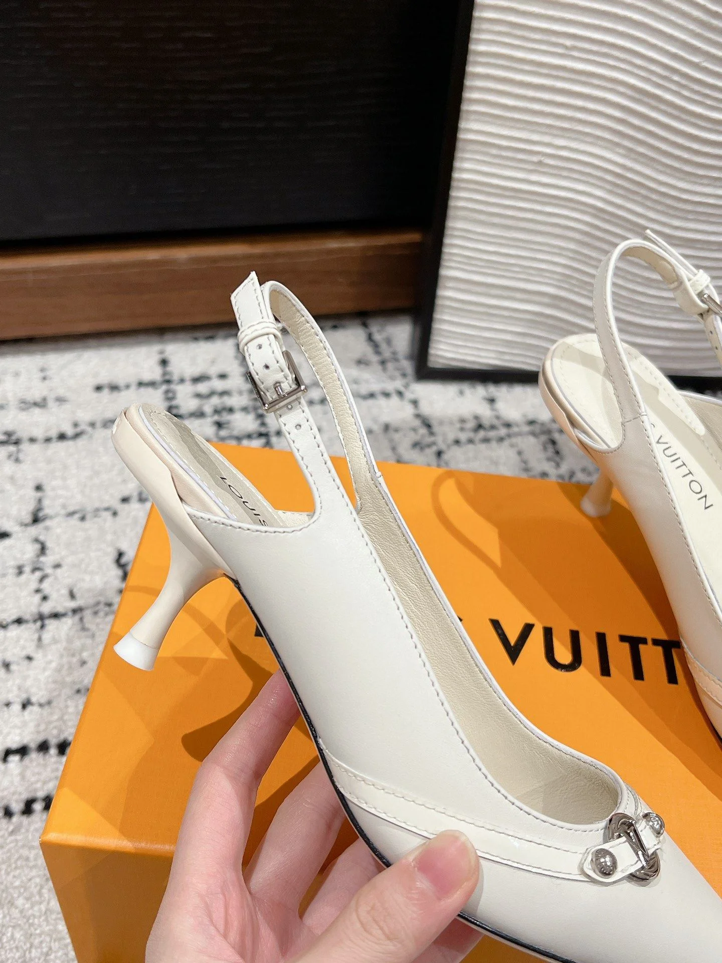NewStyle Louis Vuitton Heeled Shoes 31233