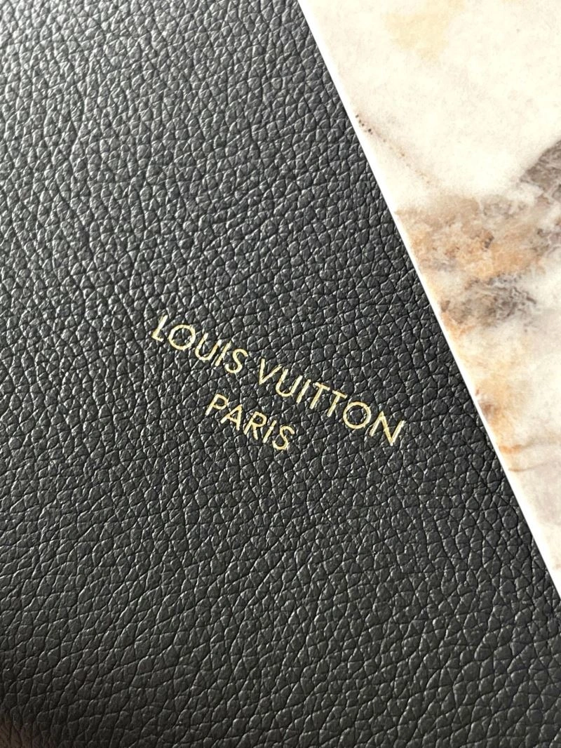 Compact Louis Vuitton Hobo Bags 93642