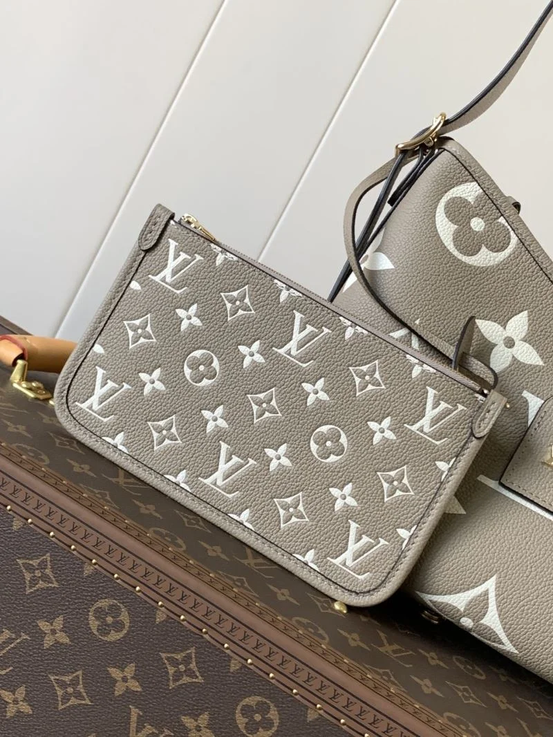 Resilient Louis Vuitton Hobo Bags 43367